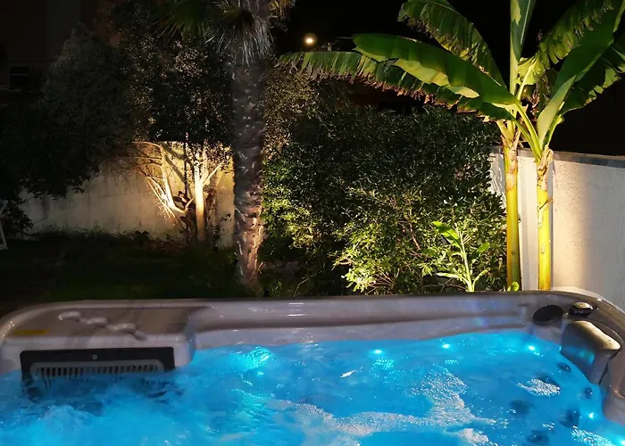 Unique! Jacuzzi Prive 35°C + Cinema Villa Entiere